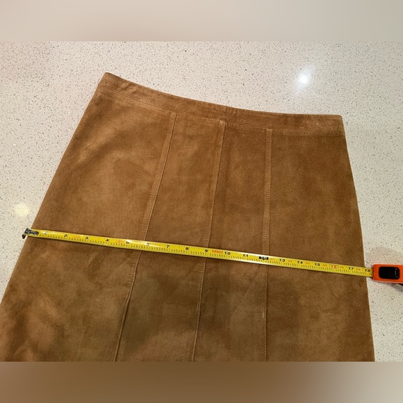Knee length suede pleated skirt - size 2 - Picture 7 of 9